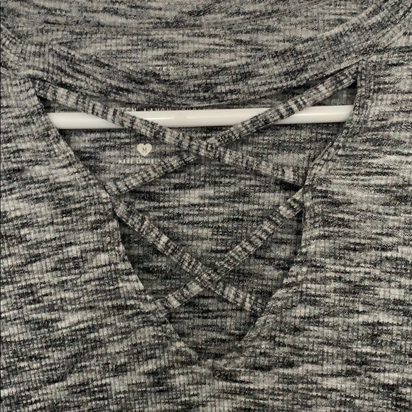 long sleeve grey shirt with detailing in the front - Picture 3 of 3